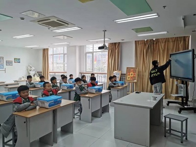 青春新力量,科普進小學:電信學子走進小學開展科技宣講活動