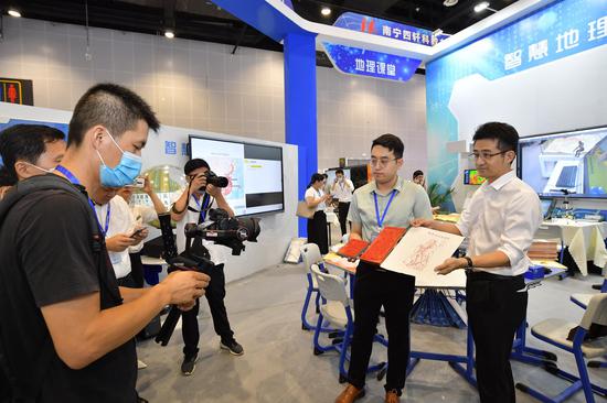 第25屆南寧國際學生用品交易會開幕